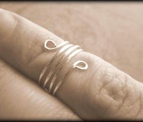 Silver midi ring.Gift box included.