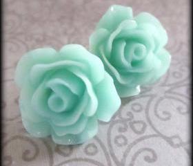 Mint rose post earrings.Gift box included.