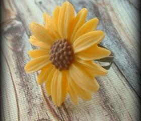 Yellow daisy ring.Sunflower.Daisy.Flower ring.Flower jewelry.Yellow.